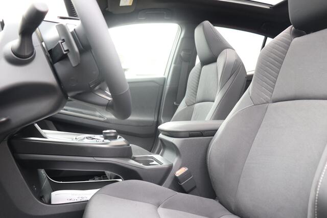 Toyota C-HR Executive AWD 77 kWh, Inruilpremie ¤2.000,-, 22kW AC, BSM, JBL, PANO, Bi-Tone, 360 graden camera!