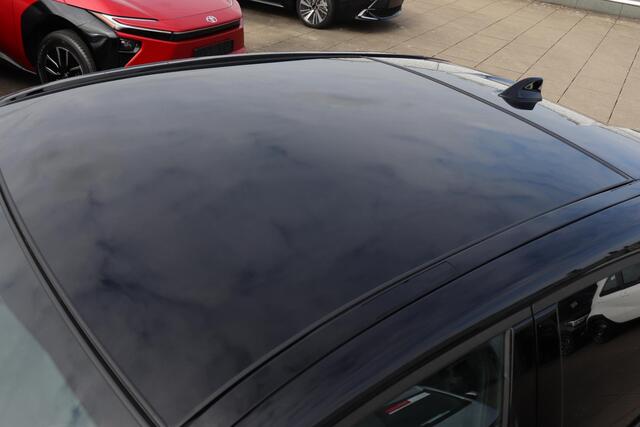 Toyota C-HR Executive AWD 77 kWh, Inruilpremie ¤2.000,-, 22kW AC, BSM, JBL, PANO, Bi-Tone, 360 graden camera!