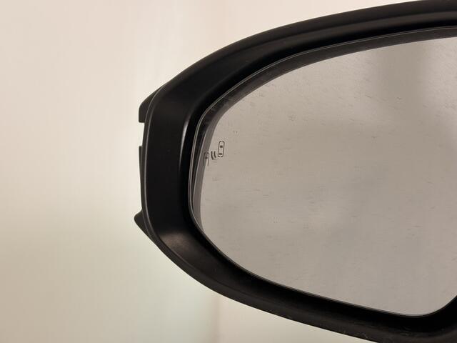 Toyota C-HR 2.0 Plug-in Hybrid 220 First Edition | 12,3" scherm | Stuurverwarming | All season banden |