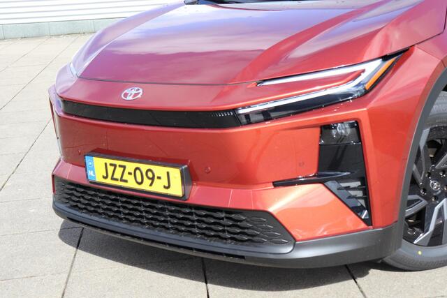 Toyota C-HR First Edition 77 kWh Demovoordeel!, 607 (WLTP), Elec. Achterklep, Sensoren, Camera!