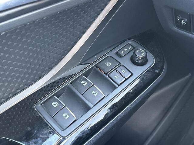 Toyota C-HR 1.8 Hybrid Style **PREMIUM PACK/ ADAPTIEF CRUISE CONTROL/ KEYLESS**