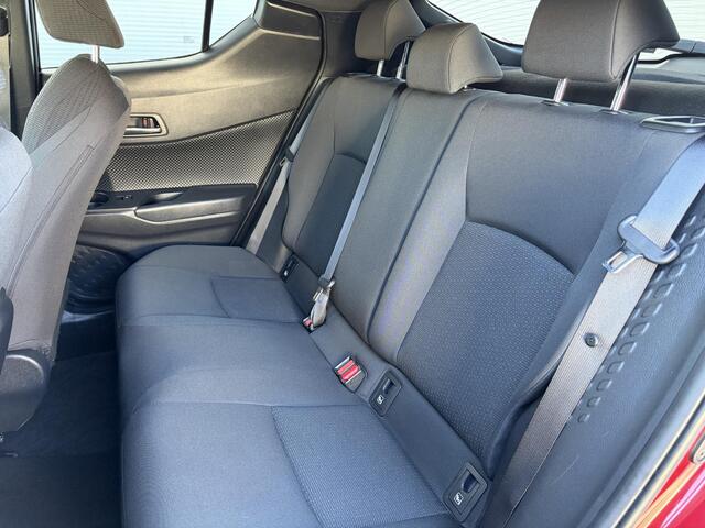 Toyota C-HR 1.8 Hybrid Style / Trekhaak ( 725 kg ) / Dealer onderhouden / Airco (automatisch) / Cruise control adaptief /