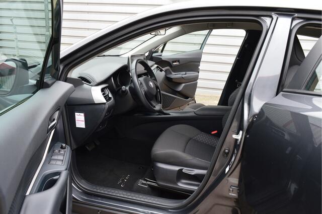 Toyota C-HR 1.8 Hybrid Active O.a: Adaptive cruise, Clima, Dab, 17 Inch L.M. met all-season, Carplay, Camera, Etc.. Rijklaar! All-in prijs!