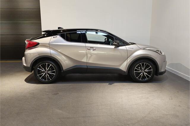 Toyota C-HR 1.8 Hybrid Style Bi-Tone - Stoelverwarming - Adaptive Cruise - Dodehoekdetectie - JBL Audio