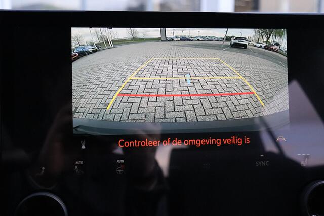 Toyota C-HR First Edition 77 kWh, Demovoordeel!, 607 (WLTP), Elec. Achterklep, Sensoren, Camera!