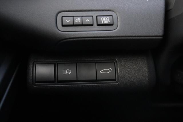 Toyota C-HR First Edition 77 kWh, Demovoordeel!, 607 (WLTP), Elec. Achterklep, Sensoren, Camera!