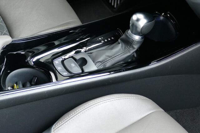 Toyota C-HR 2.0 Hybrid Executive. Carplay/Android Navi, Camera, Stoel&StuurVerw, 18"LMV