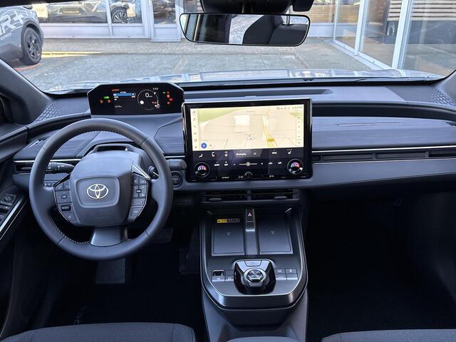 Toyota C-HR First Edition 77 kWh **MANHATTAN GREY/ 20 INCH VELGEN/ ELEKTRISCH**