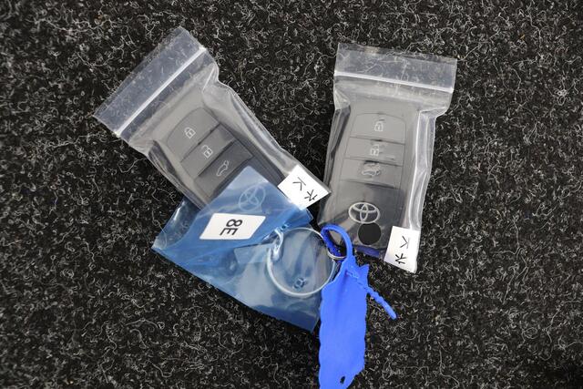 Toyota C-HR First Edition 77 kWh | Apple Carplay/Android Auto |