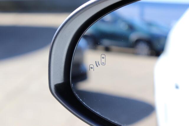 Toyota C-HR 2.0 Hybrid Style, BSM, Stuur & Stoelverwarming, Apple Carplay/Android Auto!