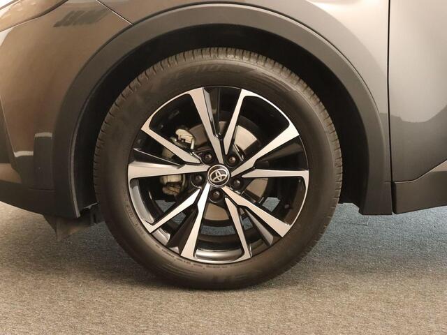 Toyota C-HR 1.8 Hybrid 140 Dynamic - NAVIGATIE - CAMERA - CLIMATE CONTROL - PARKEERSENSOREN VOOR/ ACHTER - DONKER GETINTE RAMEN ACHTER - APPLE CARPLAY/ ANDROID AUTO - 18 INCH LICHT METALEN VELGEN - DRAADLOZE TELEFOONLADER- KEYLESS ENTRY/ START