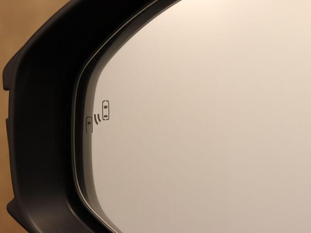 Toyota C-HR 1.8 Hybrid 140 Dynamic - NAVIGATIE - CAMERA - CLIMATE CONTROL - PARKEERSENSOREN VOOR/ ACHTER - DONKER GETINTE RAMEN ACHTER - APPLE CARPLAY/ ANDROID AUTO - 18 INCH LICHT METALEN VELGEN - DRAADLOZE TELEFOONLADER- KEYLESS ENTRY/ START