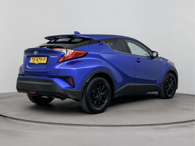 Toyota C-HR 1.8 Hybrid Dynamic Trekhaak Afneembaar | Incl Winterset | Lichtmetalen Velgen 18'' | Parkeersensoren Achter | Stoelverwarming | Navi |