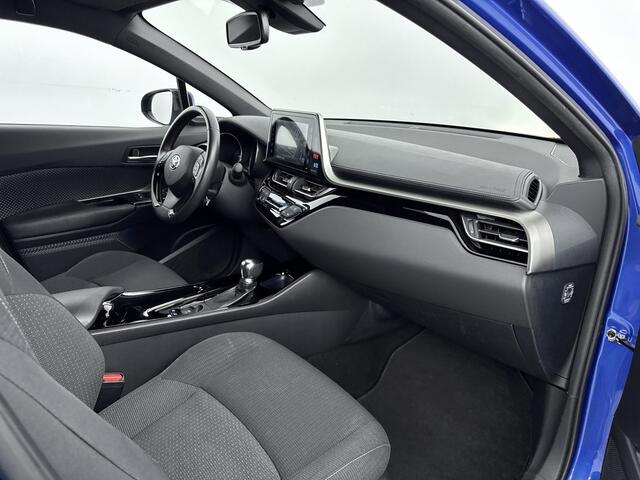 Toyota C-HR 1.8 Hybrid Dynamic Trekhaak Afneembaar | Incl Winterset | Lichtmetalen Velgen 18'' | Parkeersensoren Achter | Stoelverwarming | Navi |