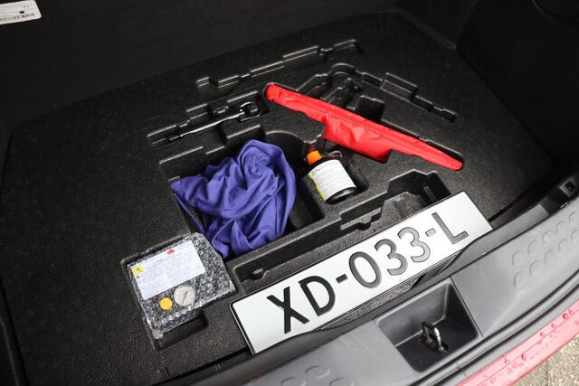 Toyota C-HR 1.8 Hybrid Style Bitone, Bearlock, Trekhaak