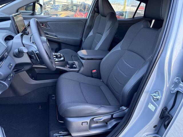 Toyota C-HR First Edition 77 kWh **STUURVERWARMING/ DODEHOEK DETECTIE/ ELEKTRONISCHE ACHTERKLEP**