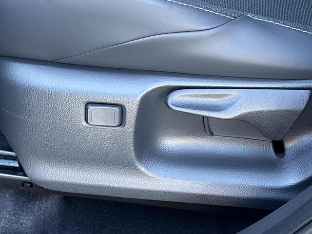 Toyota C-HR First Edition 77 kWh **STUURVERWARMING/ DODEHOEK DETECTIE/ ELEKTRONISCHE ACHTERKLEP**