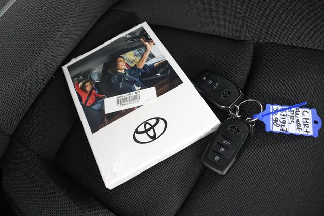 Toyota C-HR First Edition 77 kWh | Nieuwe auto | 77KW | Stoel/Stuurverwarming | Uit Voorraad Leverbaar |