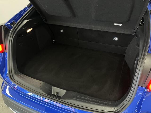 Toyota C-HR 2.0 Hybrid Style Two-tone | JBL | Dodehoek detectie | LED |