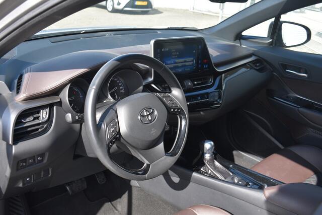 Toyota C-HR 1.8 Hybrid Executive Automaat 122pk | Keyless entry | Voorstoelen verwarmd | PDC |