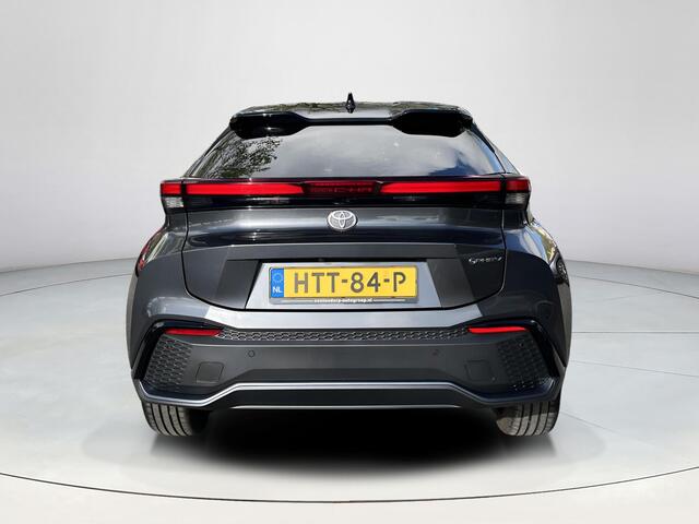 Toyota C-HR 2.0 Plug-in Hybrid 220 Executive | Two -tone lak | Carplay | Sfeerverlichting | 19 inch LM-velgen | Stoel- + stuurverwarming |
