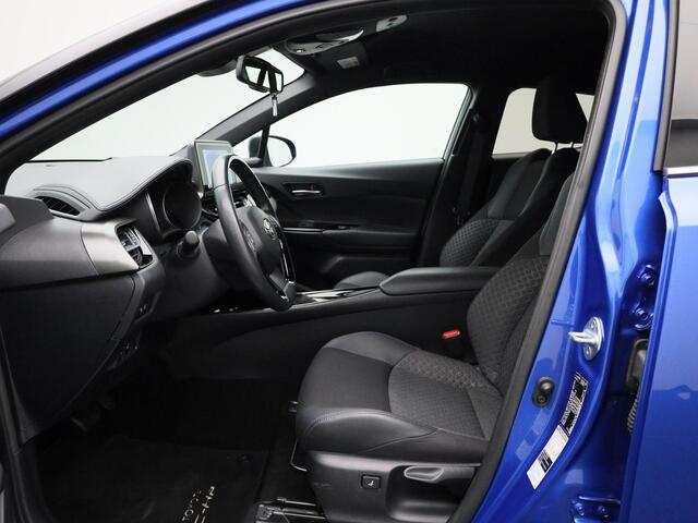 Toyota C-HR 1.8 Hybrid Business Plus | Climate Control / ECC | Licht metalen velgen 18 inch | Cruise control Adaptive | Connectiviteit, Navigatie | Half lederen bekleding zwart | Stoelverwarming | Xenon koplampen | Park Distance Control voor en achter | Achteruitrijc