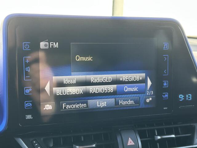 Toyota C-HR 1.8 Hybrid Bi-Tone Plus / JBL Audio / Trekhaak / Adaptief Cruise Control / Achteruitrijcamera / Climate Control / Navigatie / Parkeersensoren / 18'' LM Velgen /