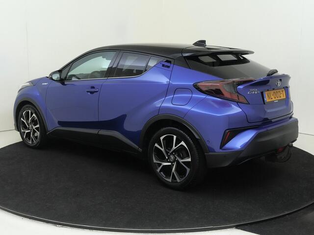 Toyota C-HR 1.8 Hybrid Bi-Tone Plus | airco automatisch | cruise control adaptief | dodehoek detectie | LED koplampen | lichtmetalen velgen 18" | navigatiesysteem full map | voorstoelen verwarmd |