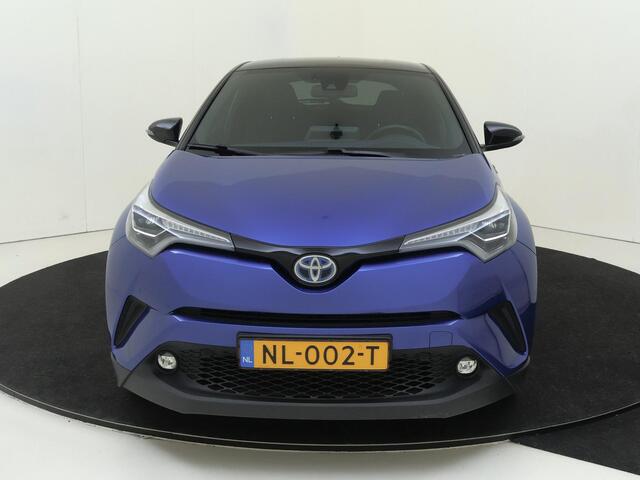 Toyota C-HR 1.8 Hybrid Bi-Tone Plus | airco automatisch | cruise control adaptief | dodehoek detectie | LED koplampen | lichtmetalen velgen 18" | navigatiesysteem full map | voorstoelen verwarmd |