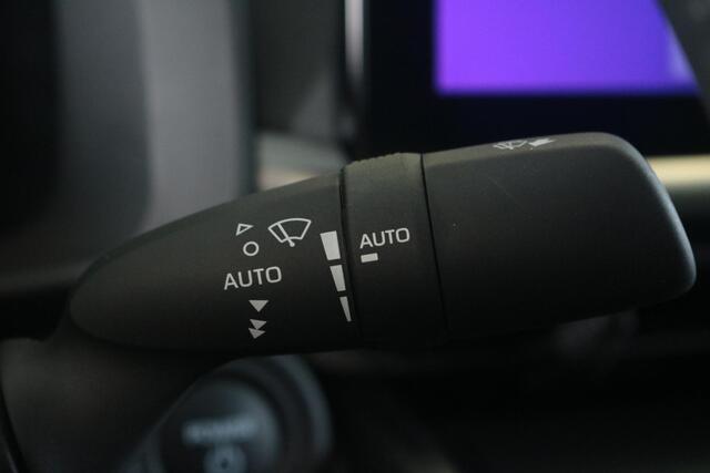Toyota C-HR 2.0 Plug-in Hybrid 220 Dynamic Limited, Stoel & Stuurverwarming, Apple Carplay/Android Auto!