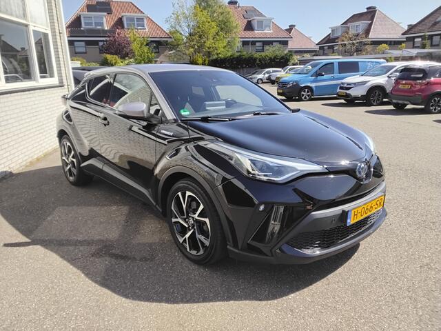 Toyota C-HR 2.0 Hybrid First Edition two tone