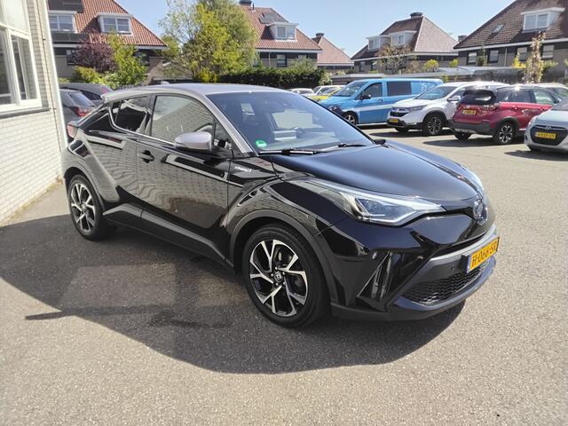 Toyota C-HR 2.0 Hybrid First Edition two tone