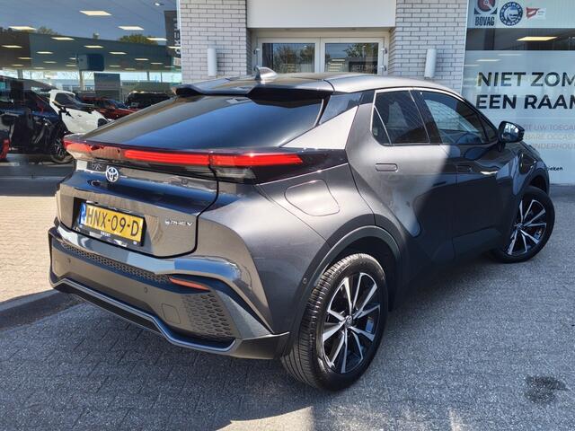 Toyota C-HR 2.0 PHEV 220 First Edition | Navi | Sensoren v/a | Dodehoek |