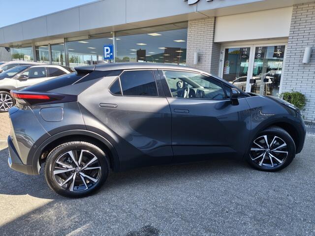 Toyota C-HR 2.0 PHEV 220 First Edition | Navi | Sensoren v/a | Dodehoek |