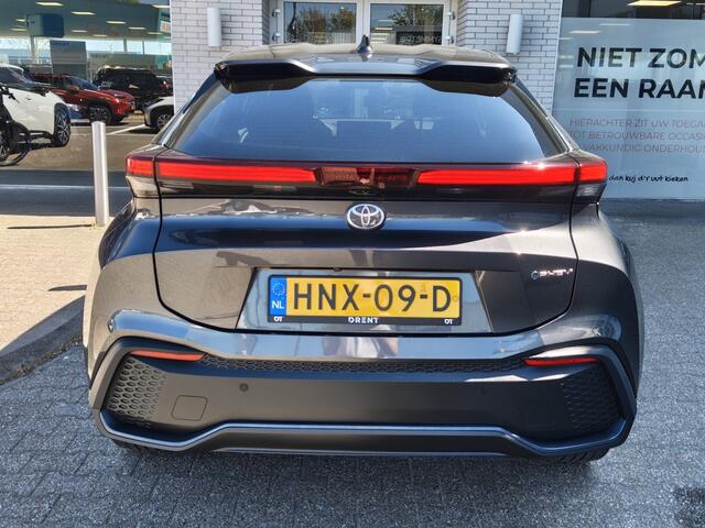 Toyota C-HR 2.0 PHEV 220 First Edition | Navi | Sensoren v/a | Dodehoek |