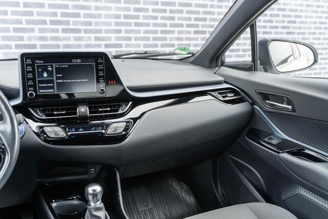 Toyota C-HR 2.0 Hybrid Executive Trekhaak | Achteruitrijcamera | Stuurwiel Verwarming | Verwarmde Voorstoelen | Cruise Control | Dodehoek Assistentie | Lane Assist |