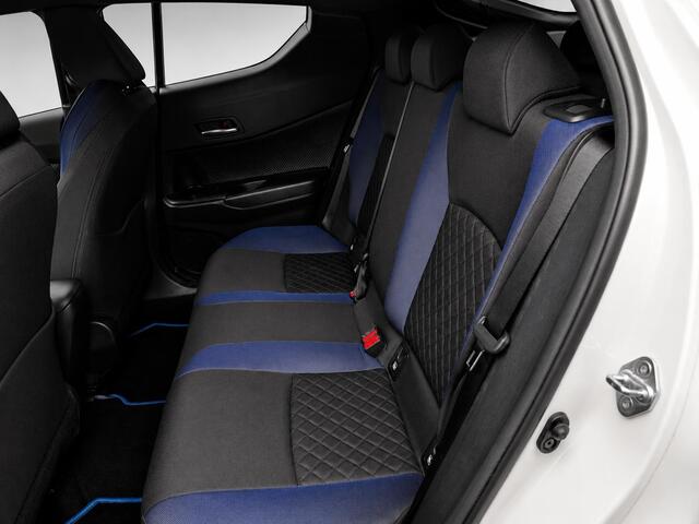 Toyota C-HR 2.0 Hybrid SPORT |Side skirts|Sportstoelen|Parelmoer Two-Tone| Keyless|Navi|Camera|CarPlay|JBL-Sound|Dode hoek