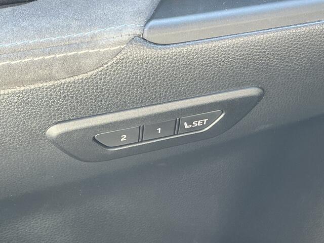 Toyota C-HR 2.0 Plug-in Hybrid 220 Executive NL Auto Memory JBL BSM Steol Stuur Verwarmd