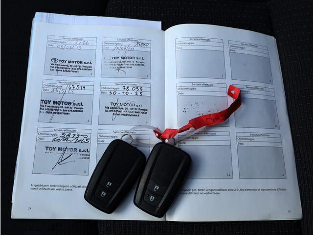 Toyota C-HR 1.8 Hybrid Bi-Tone | Stoelverwarming | Camera | Keyless