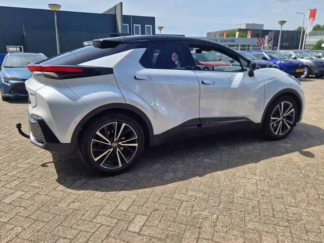 Toyota C-HR 1.8 Hybrid 140 Executive met panoramadak en Trekhaak