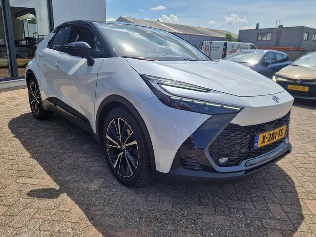 Toyota C-HR 1.8 Hybrid 140 Executive met panoramadak en Trekhaak