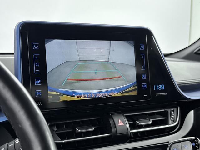 Toyota C-HR 1.8 Hybrid Bi-Tone Plus | LED Verlichting | JBL-Audio | Custom leder interieur | Onderweg-naar-dealer