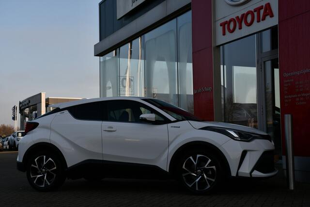 Toyota C-HR 1.8 Hybrid Style Luxury | Full-LED koplampen | Dodehoekdetectie | Lederen bekleding |