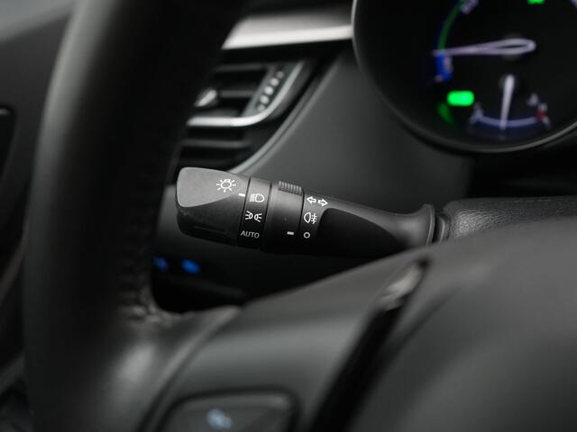 Toyota C-HR 1.8 Hybrid Active | 18" Lichtmetalen velgen | Parkeercamera | Cruise Control Adaptief |