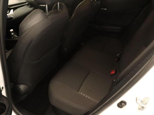 Toyota C-HR 1.8 Hybrid Style - ORIGINEEL NEDERLANDSE AUTO - CRUISE CONTROL ADAPTIEF - PARKEERSENSOREN VOOR + ACHTER - DODEHOEKDETECTIE - LICHTMETALEN VELGEN 18 INCH - NAVIGATIE FULL MAP - STOELVERWARMING VOORZIJDE - EXTRA GETINT GLAS