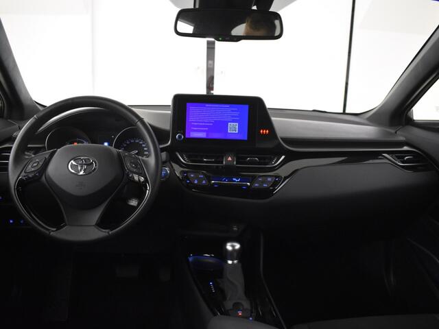 Toyota C-HR 1.8 Hybrid Bi Tone | lage km-stand | PDC | Navigatie | BLIS |