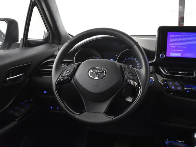 Toyota C-HR 1.8 Hybrid Bi Tone | lage km-stand | PDC | Navigatie | BLIS |