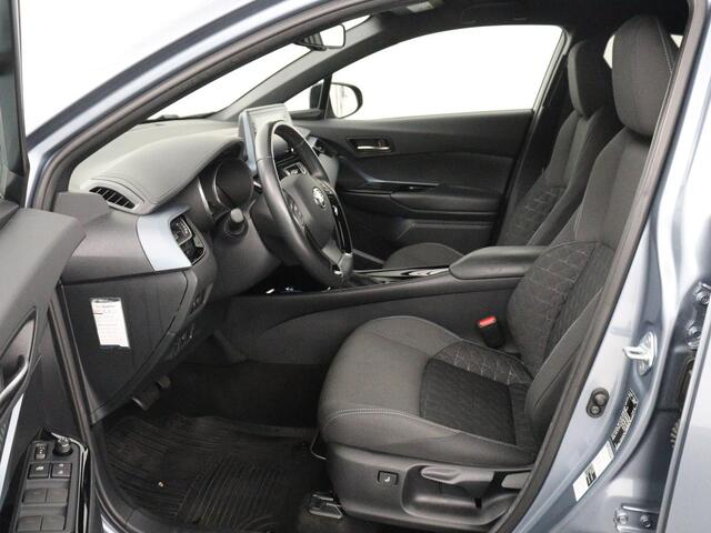 Toyota C-HR 1.8 Hybrid Executive | Trekhaak | Stuurverwarming | Adaptive cruise | Camera | Carplay | Park Assist | Stoelverwarming | Keyless | Bluetooth | Full LED | Side Assist