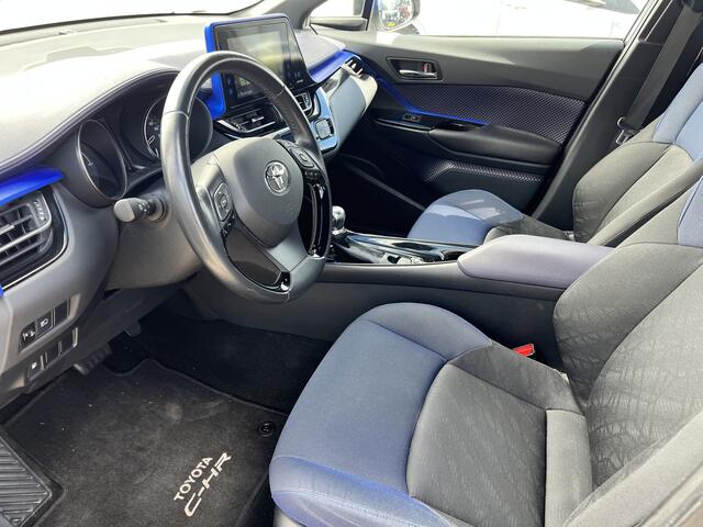 Toyota C-HR 1.8 Hybrid Bi-Tone Navigatie Stoelverwarming Trekhaak 1e Eigenaar Dealer onderhouden