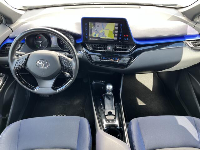 Toyota C-HR 1.8 Hybrid Bi-Tone Navigatie Stoelverwarming Trekhaak 1e Eigenaar Dealer onderhouden